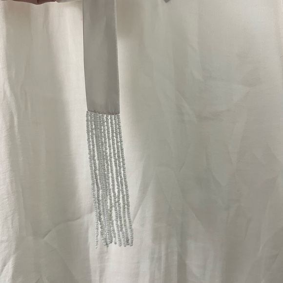 Classic Minimalist Blouse - Picture 4 of 5